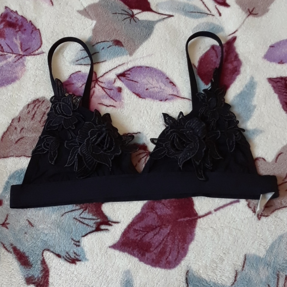 Black  Bralette  mesh & Floral  Applique